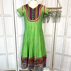 3/$22🩶 Green Colorful Embroidered Floral Summer Floral India Kurta Midi Size XS